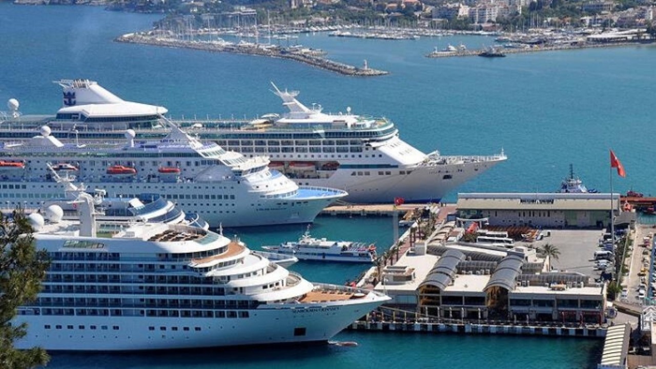 Kuşadası'na turist yağdı