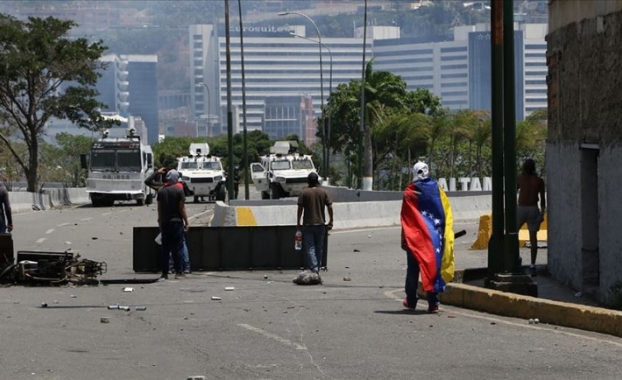 Maduro: Darbe yapmaya kalkışan terörist grubu yakaladık