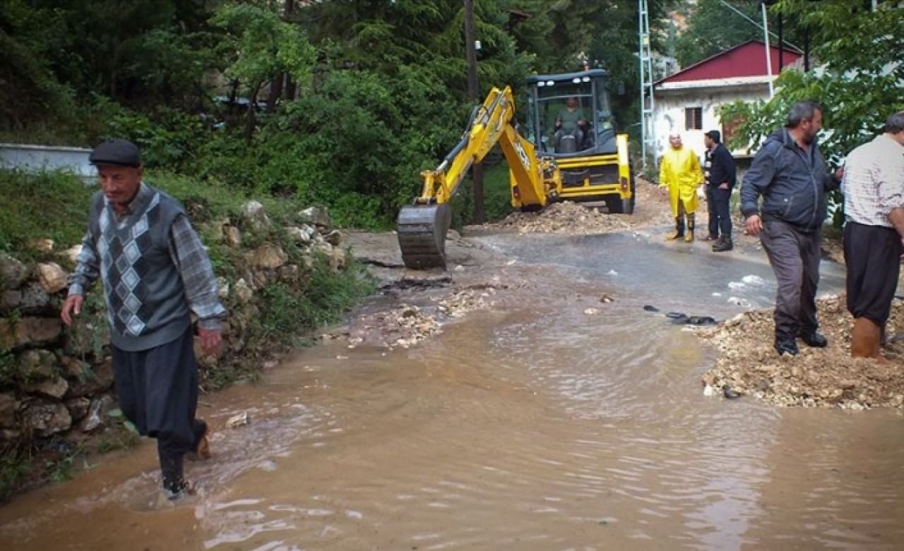 Mersin'in Silifke ilçesinde sel ve heyelan