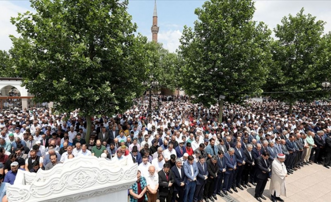 Mursi için yurt genelinde gıyabi cenaze namazı kılındı