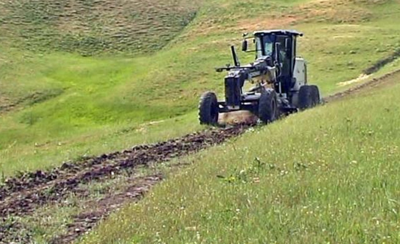 Muş'ta mera ve yaylalara ulaşım için yol yapılıyor