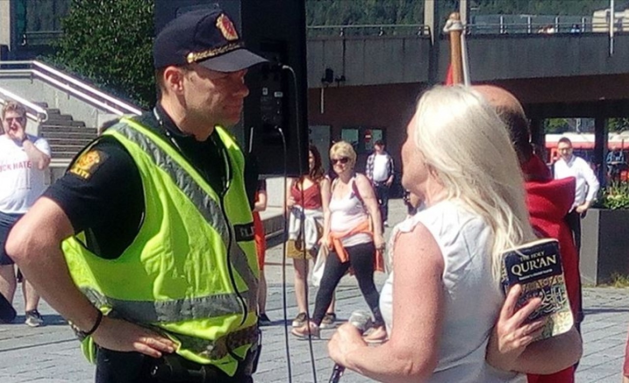 Norveç'te İslam karşıtı gösteride Kur'an-ı Kerim provakasyonu