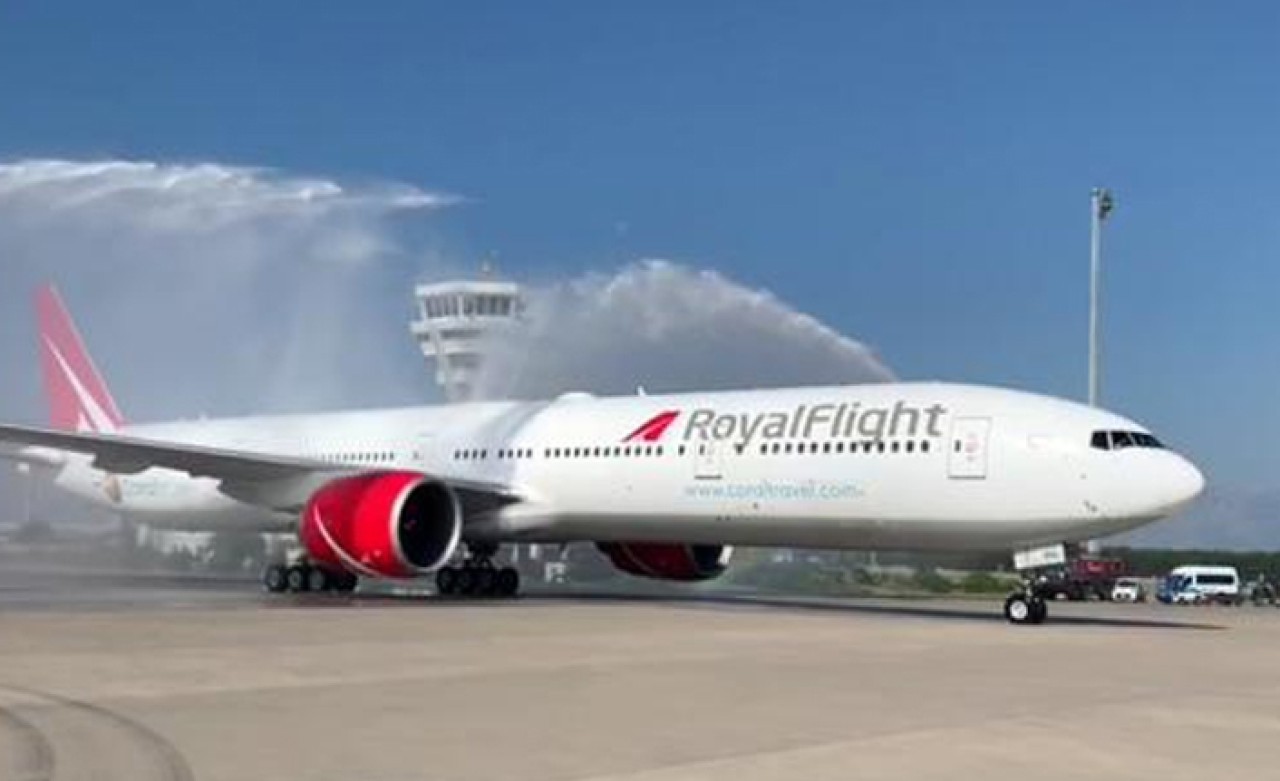 Odeon'un ilk dev uçağı Moskova'dan geldi