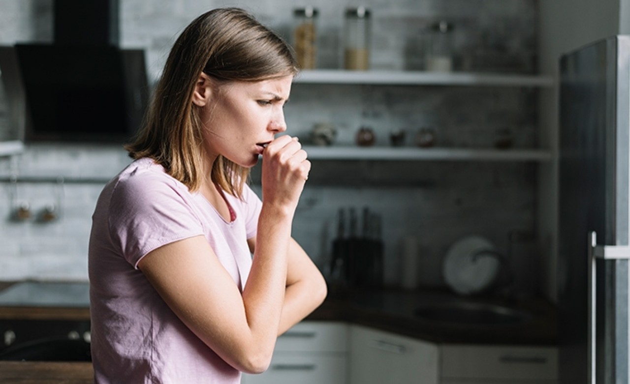 Öksürürken ya da hapşırırken odadan çıkmalı mısınız?