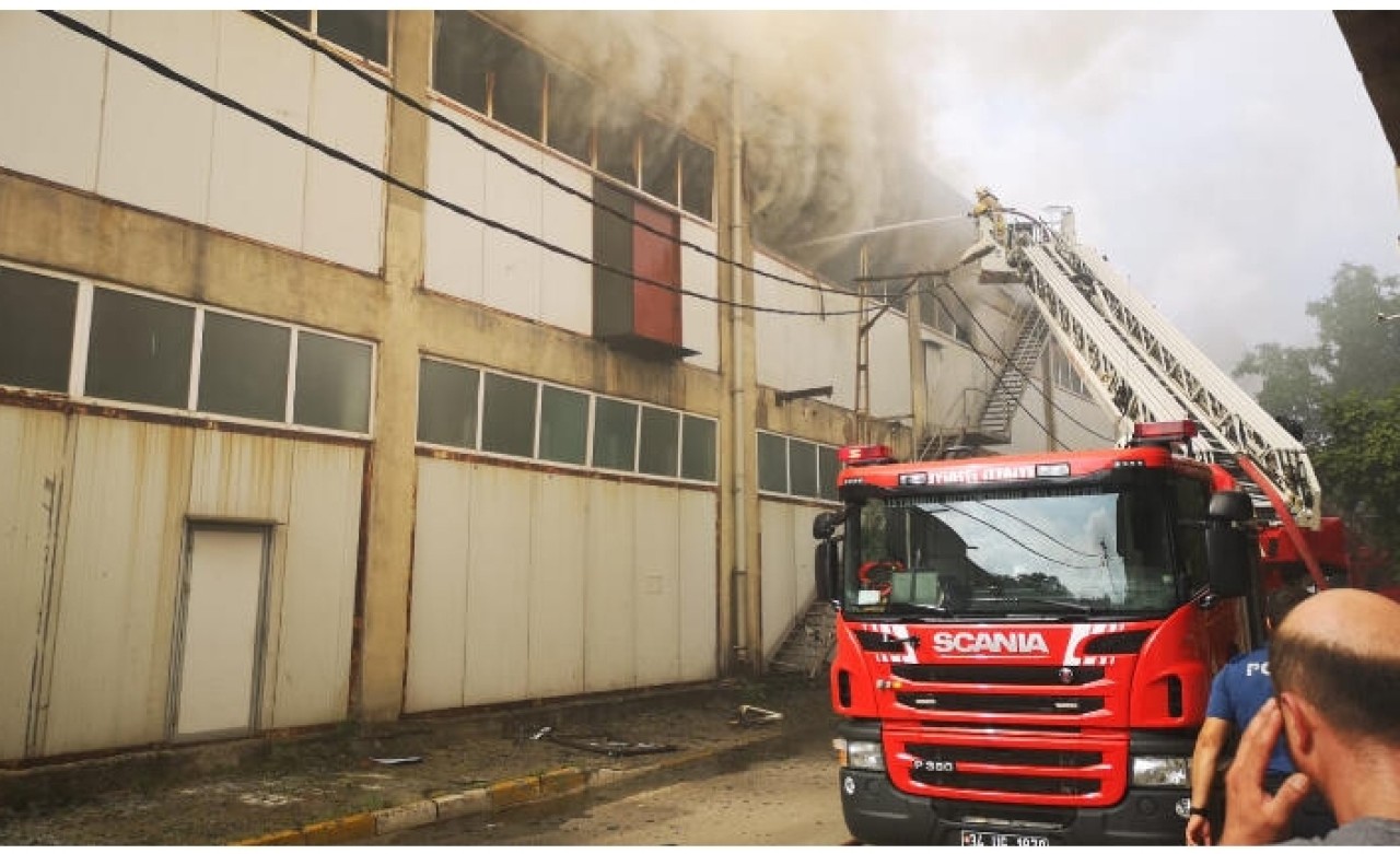Pendik'te fabrika yangını
