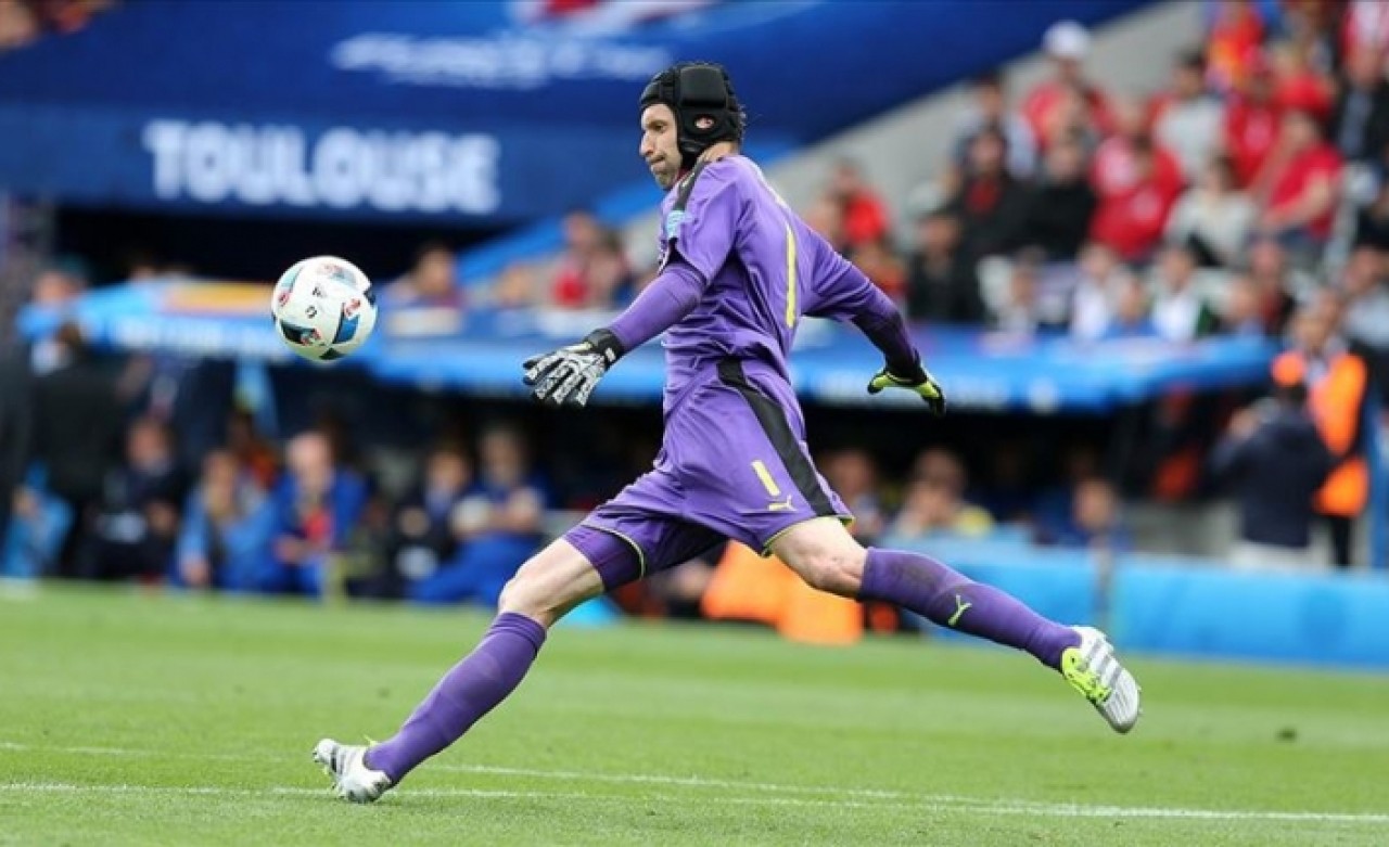 Petr Cech Chelsea'ye döndü