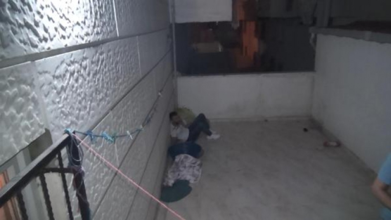 Polisten kaçarken balkondan atladı,  bacağı kırıldı