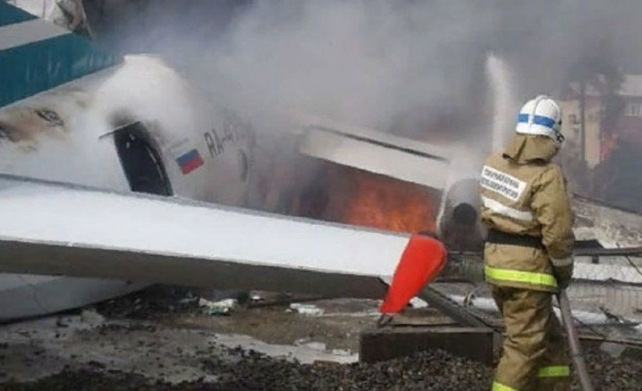 Rusya'da An-24 yolcu uçağı kaza yaptı: 2 ölü,  22 yaralı