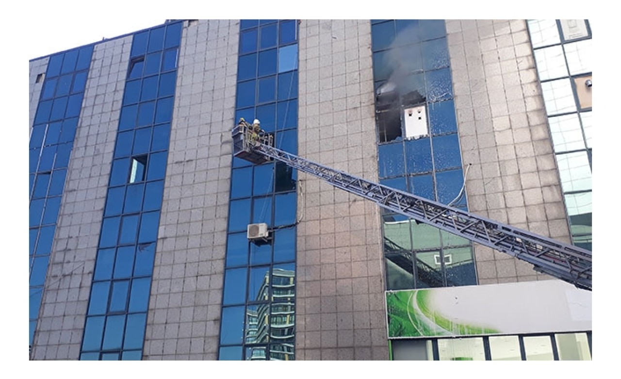 Saadet Partisi İstanbul İl Başkanlığı'nın da bulunduğu yangın