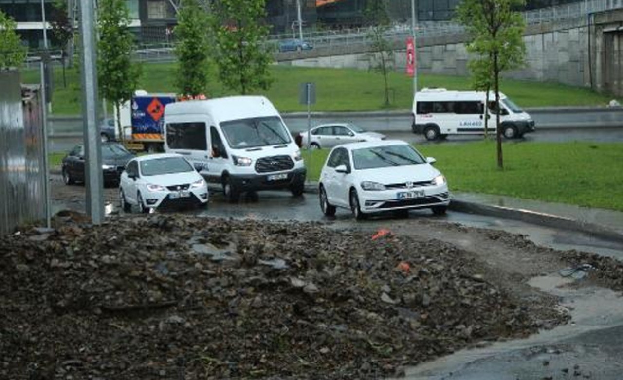 Sarıyer'de toprak kayması