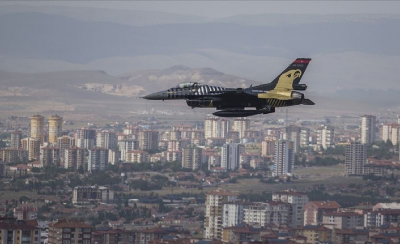 SOLOTÜRK'ten Kayseri'de gösteri uçuşu