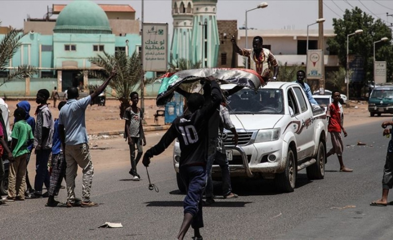 Sudan'da ordunun darbe karşıtı göstericilere müdahalesinde 35 kişi öldü