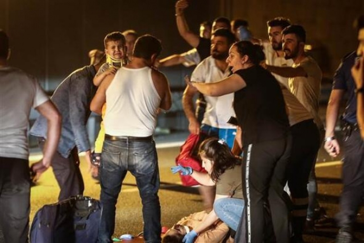 TEM'de feci kaza! 2 ölü 5'i çocuk 8 kişi yaralı