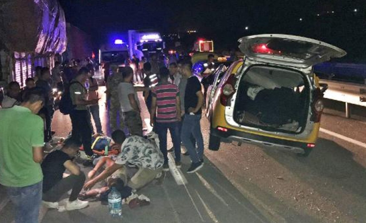 Terhis olan gençler kaza yaptı: 6 yaralı