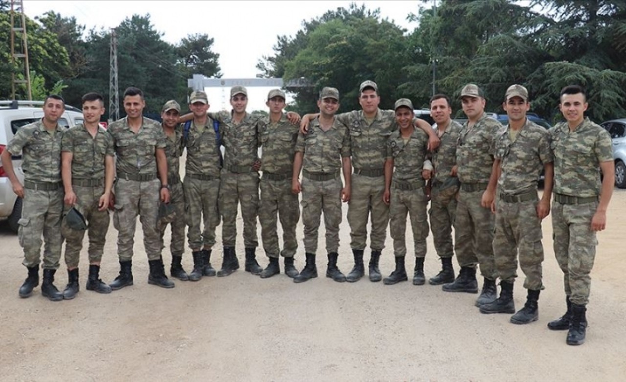 Terhisi bekleyen askerler heyecanlı