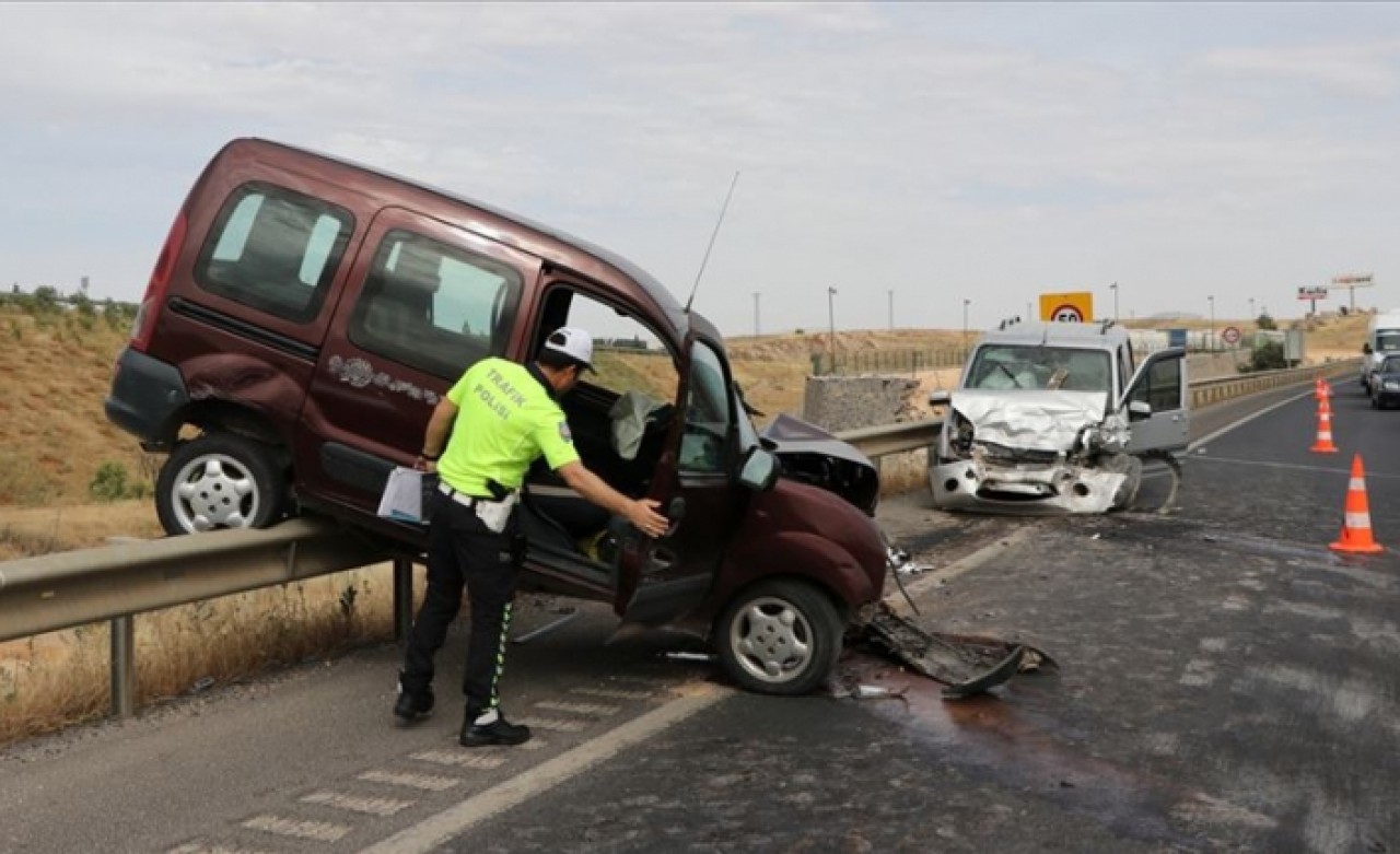 Trafik kazalarında 52 kişi hayatını kaybetti