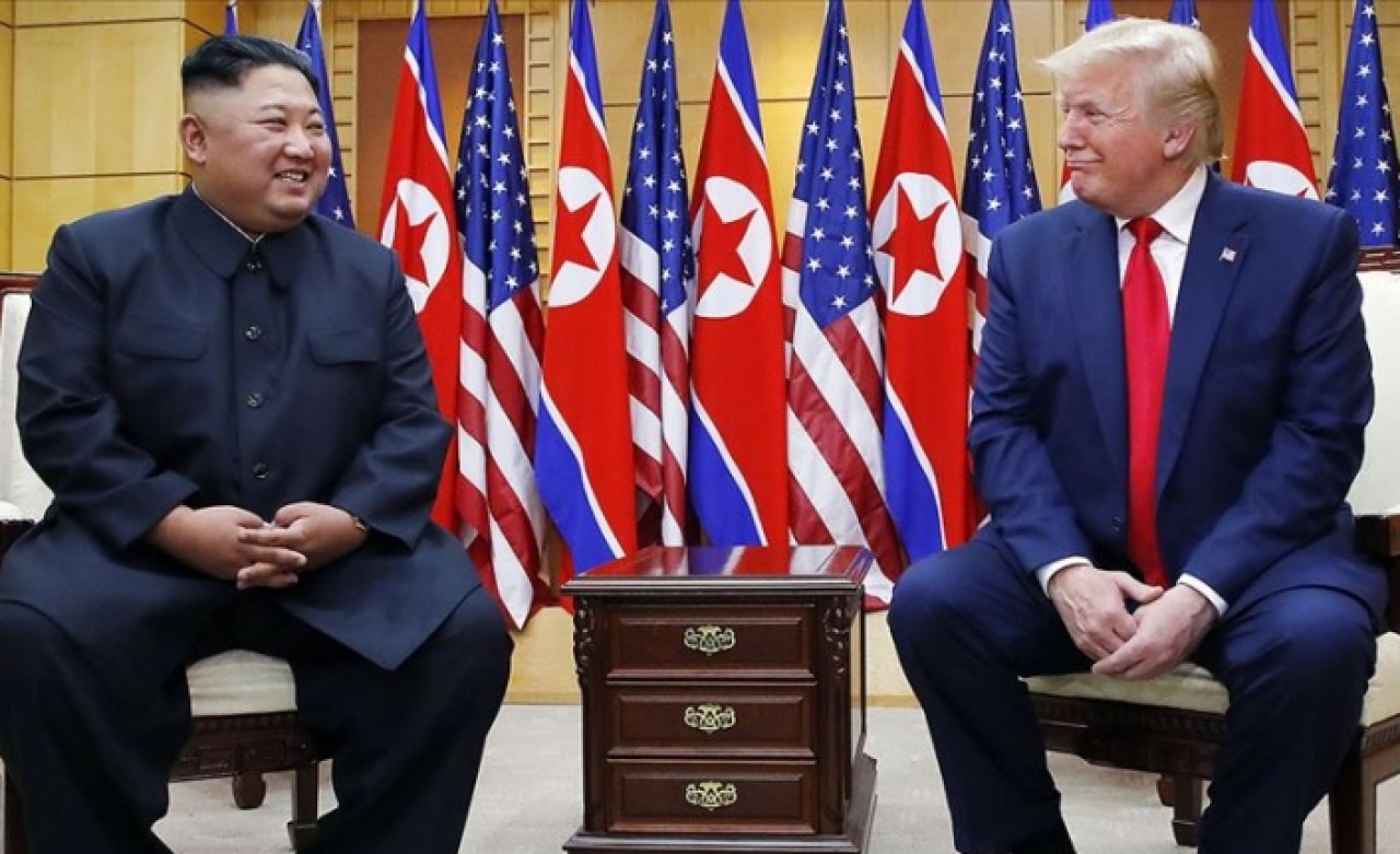 Trump ile Kim 'silahsızlandırılmış bölge'de görüştü