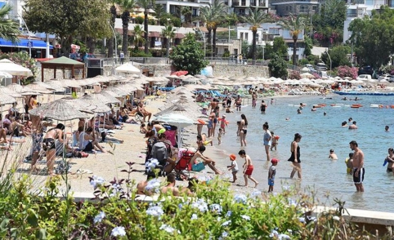 Turizm merkezlerindeki plajlarda yoğunluk