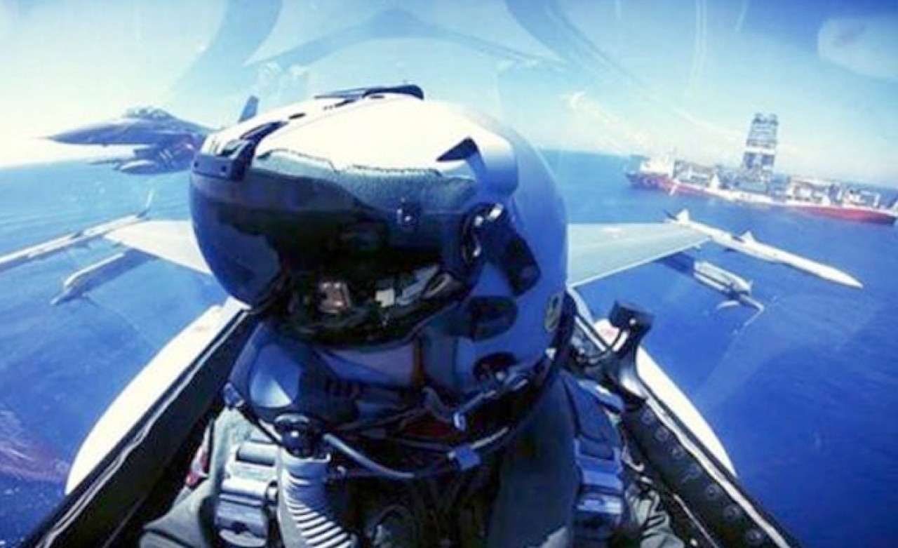 Türk F-16’ları 'Yavuz'u selamladı