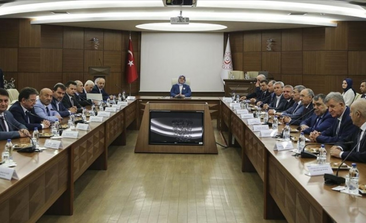 Türk-İş 2019 zam talebini bakana sundu