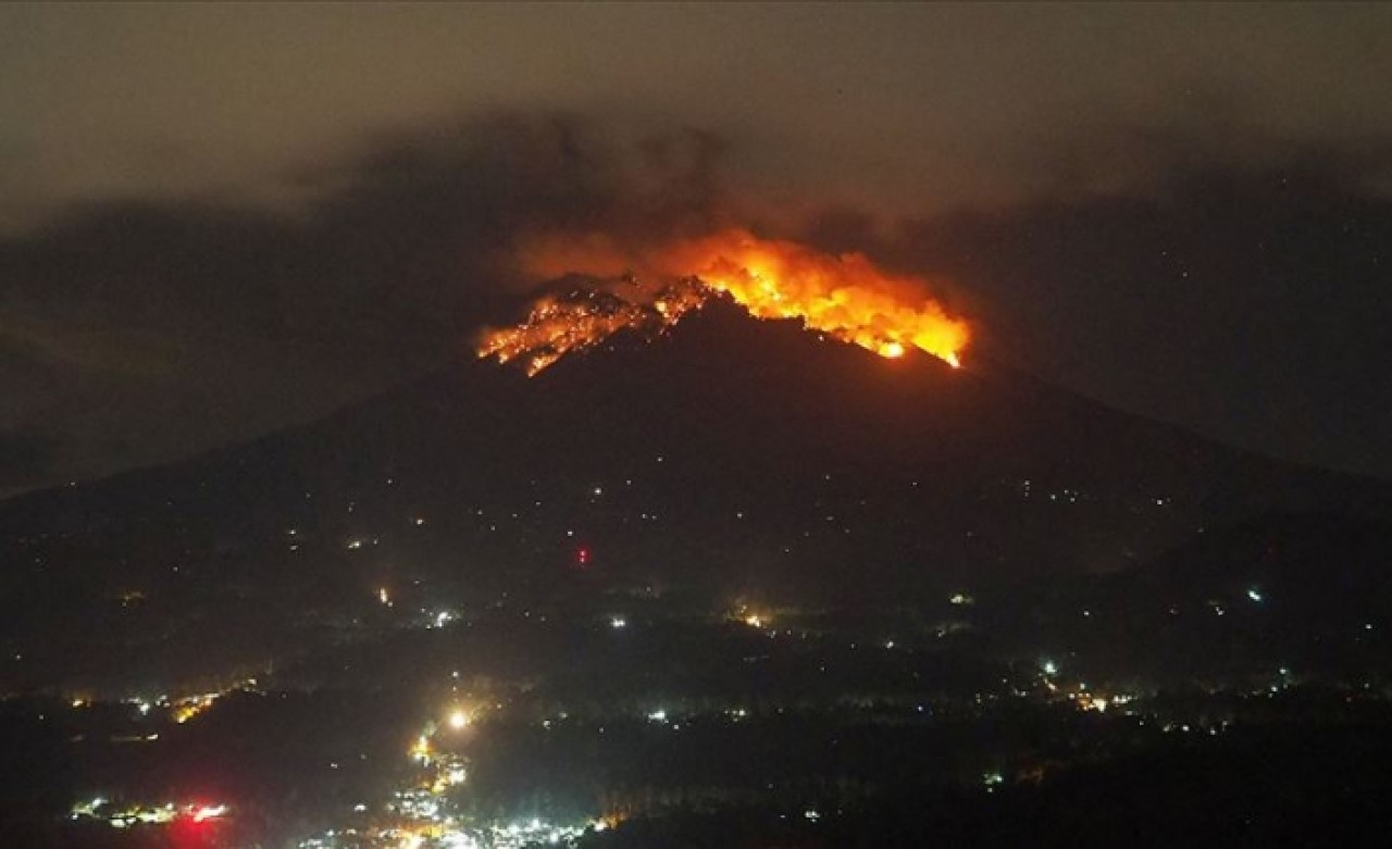 Ulawun Yanardağı binlerce kişiyi yerinden etti