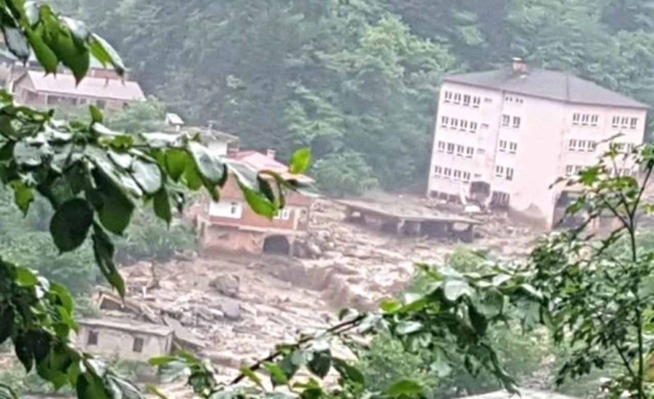 Bakan Soylu: Araklı'daki sel felaketinde ölü sayısı 4'e yükseldi