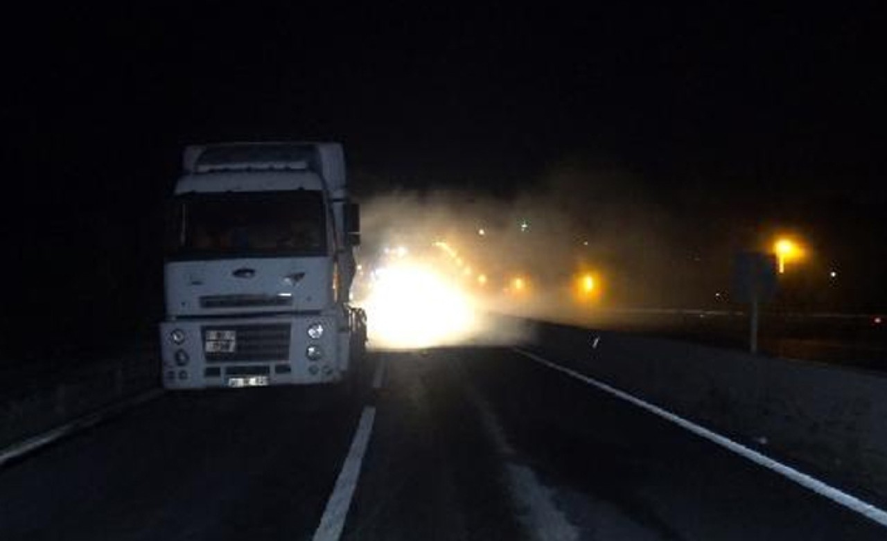 Yola sızan kimyasal madde nedeniyle Bolu Dağı trafiğe kapandı