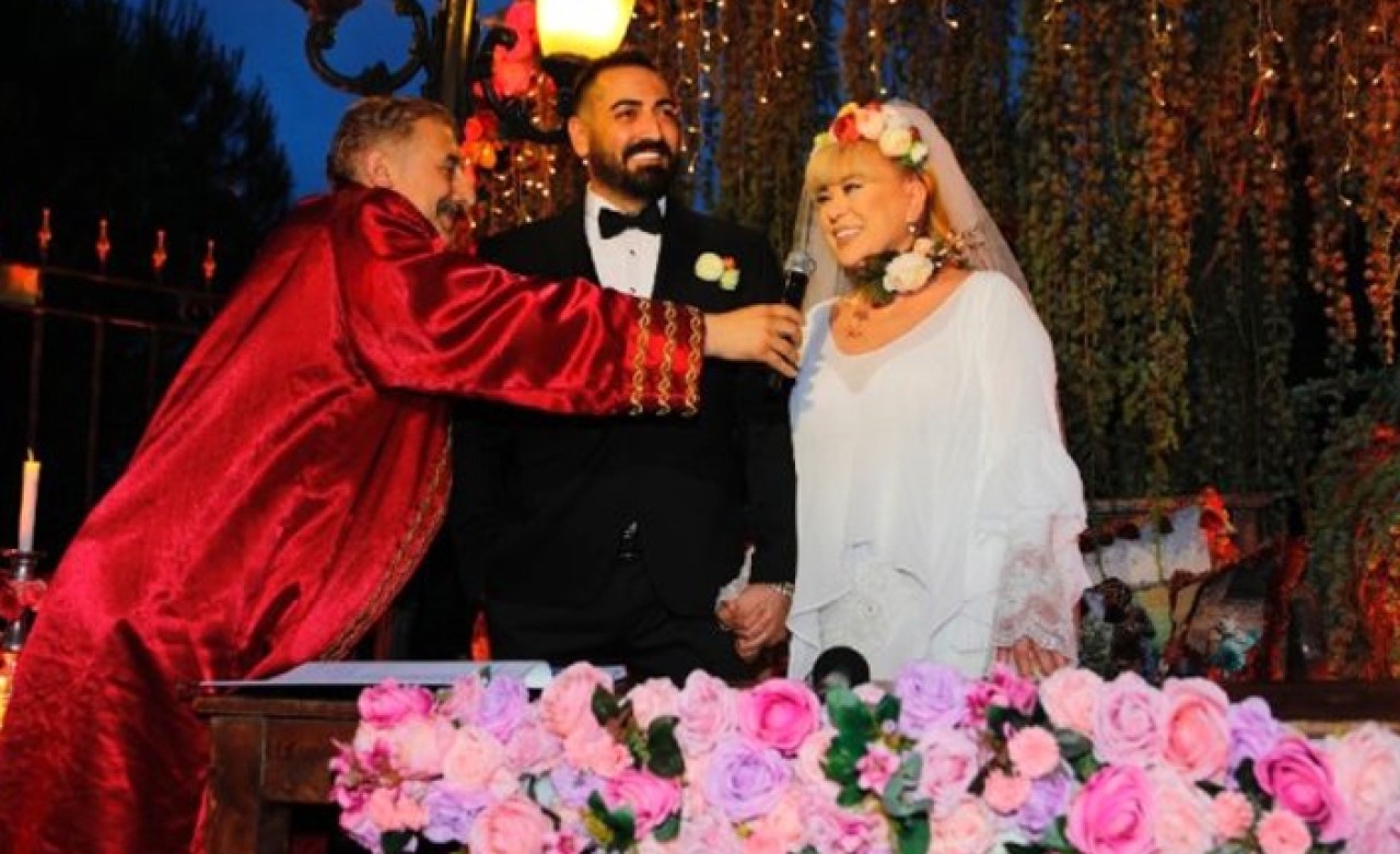 Zerrin Özer evlendi