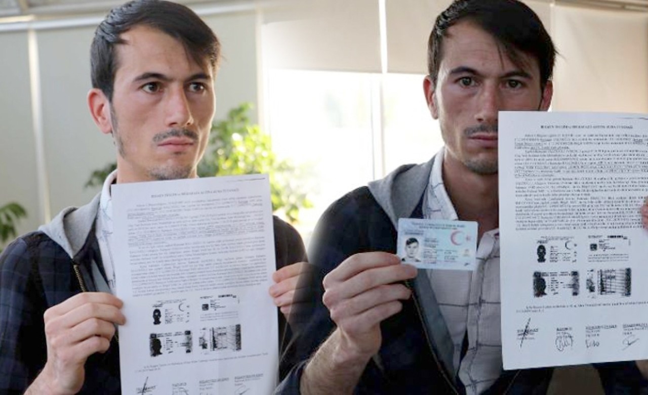 23 yıl sonra çift kimlikli olduğunu öğrendi,  hayatı karardı