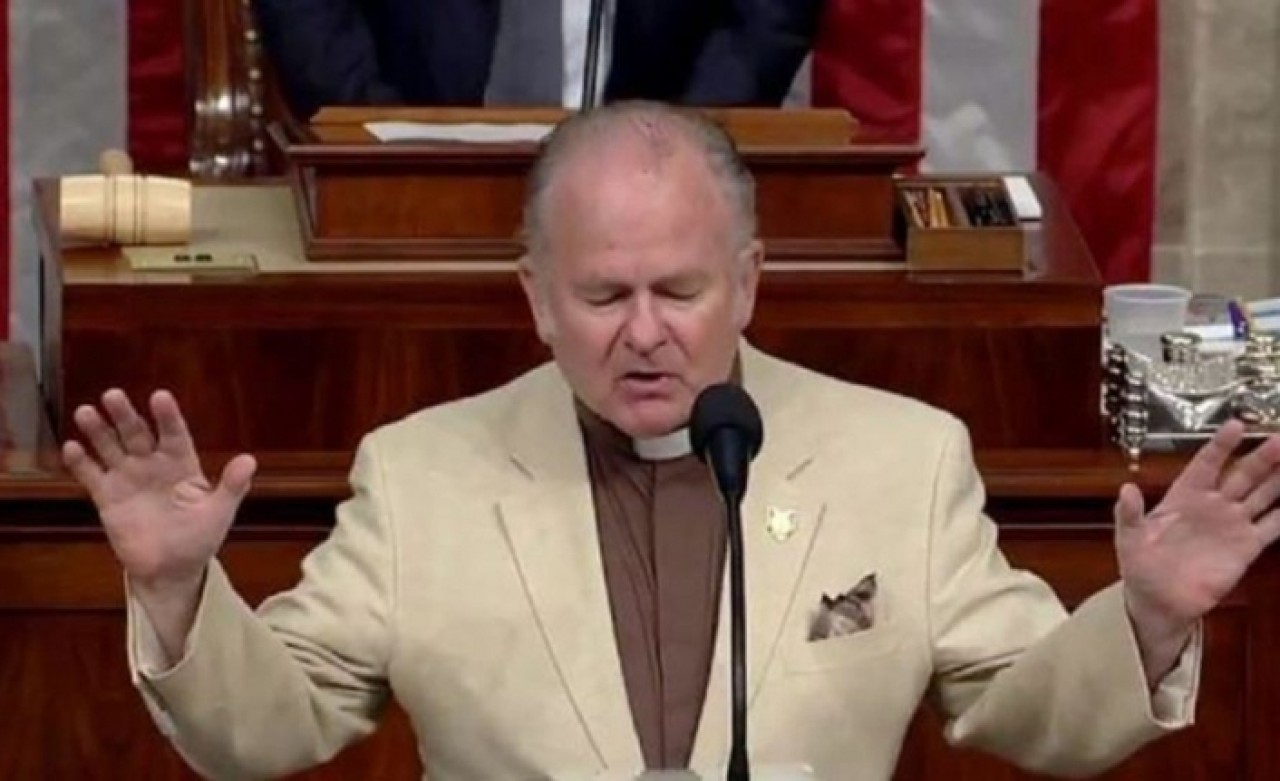 ABD Kongresi’nde ‘karanlık ruhları kovan’ dua okundu