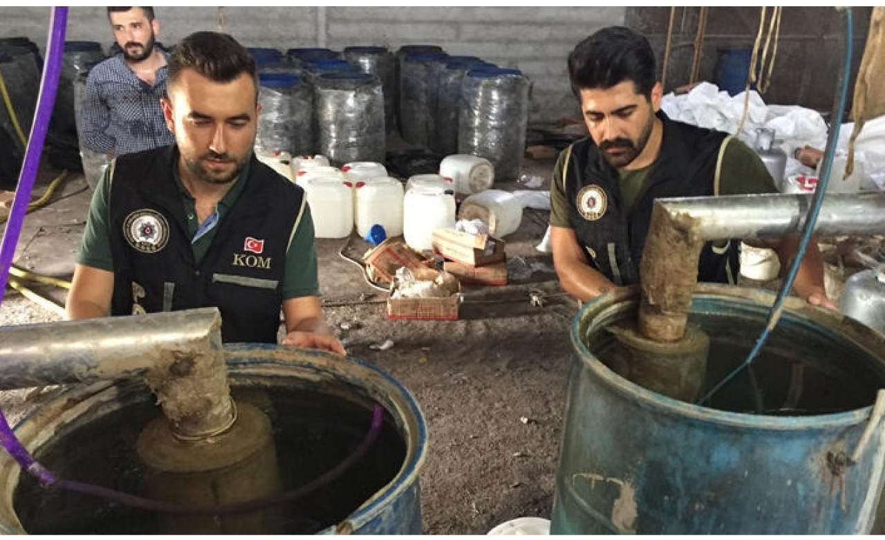 Adana'da 22 bin litre sahte içki ele geçirildi: 54 gözaltı