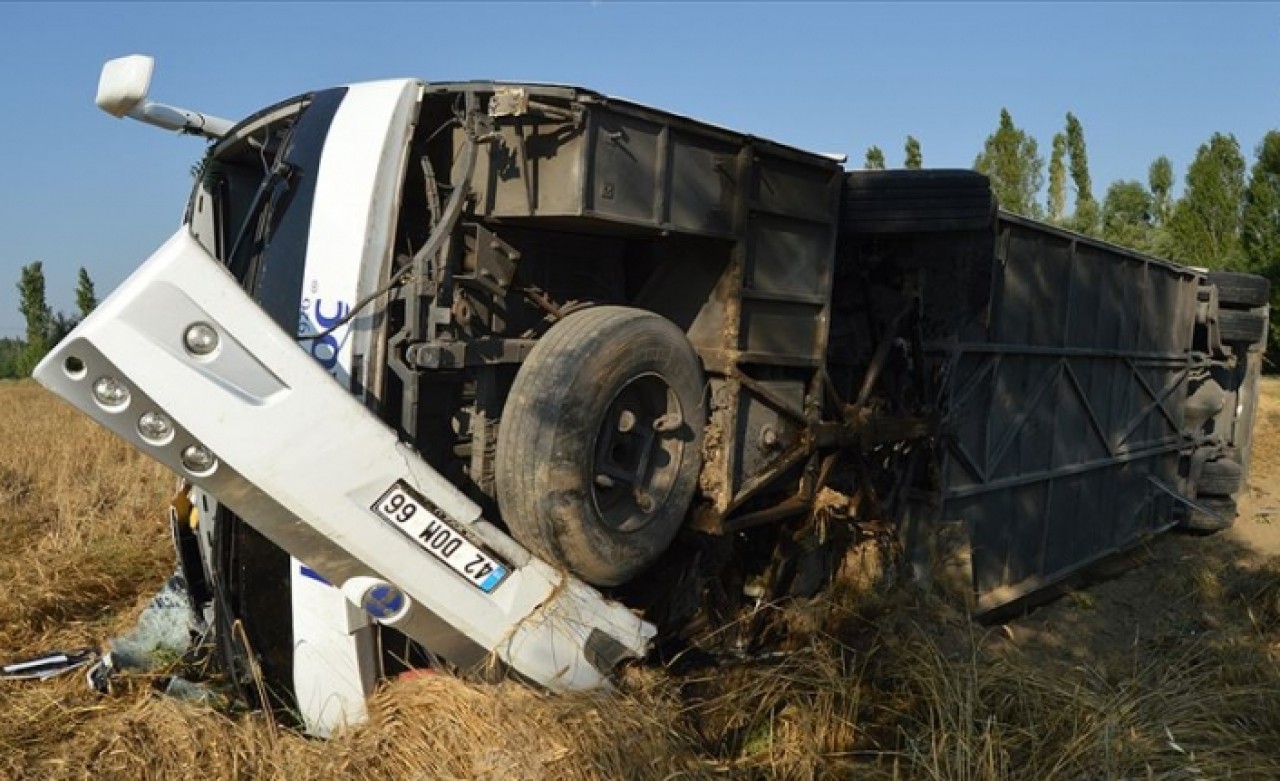 Afyonkarahisar'da yolcu otobüsü devrildi: 7 yaralı