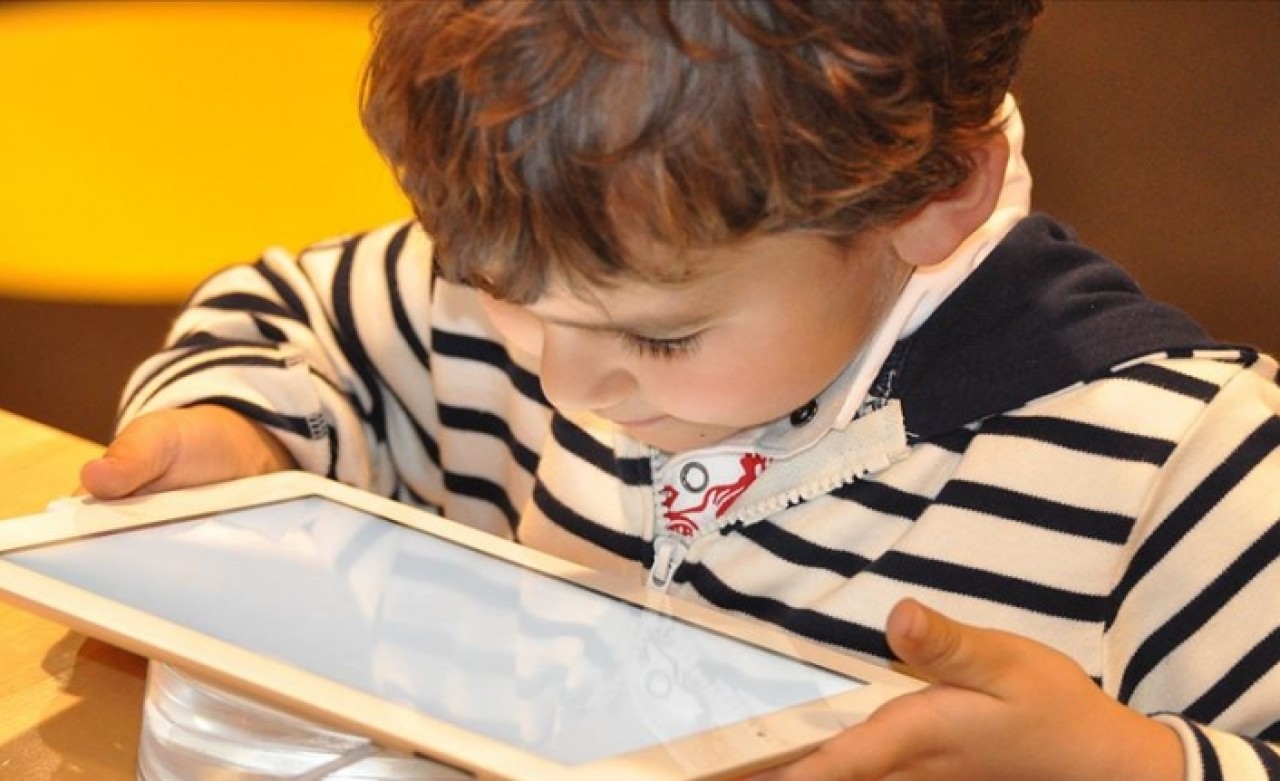 Ailelere yaz tatilinde 'dijital dünya' ile ilgili uyarılar