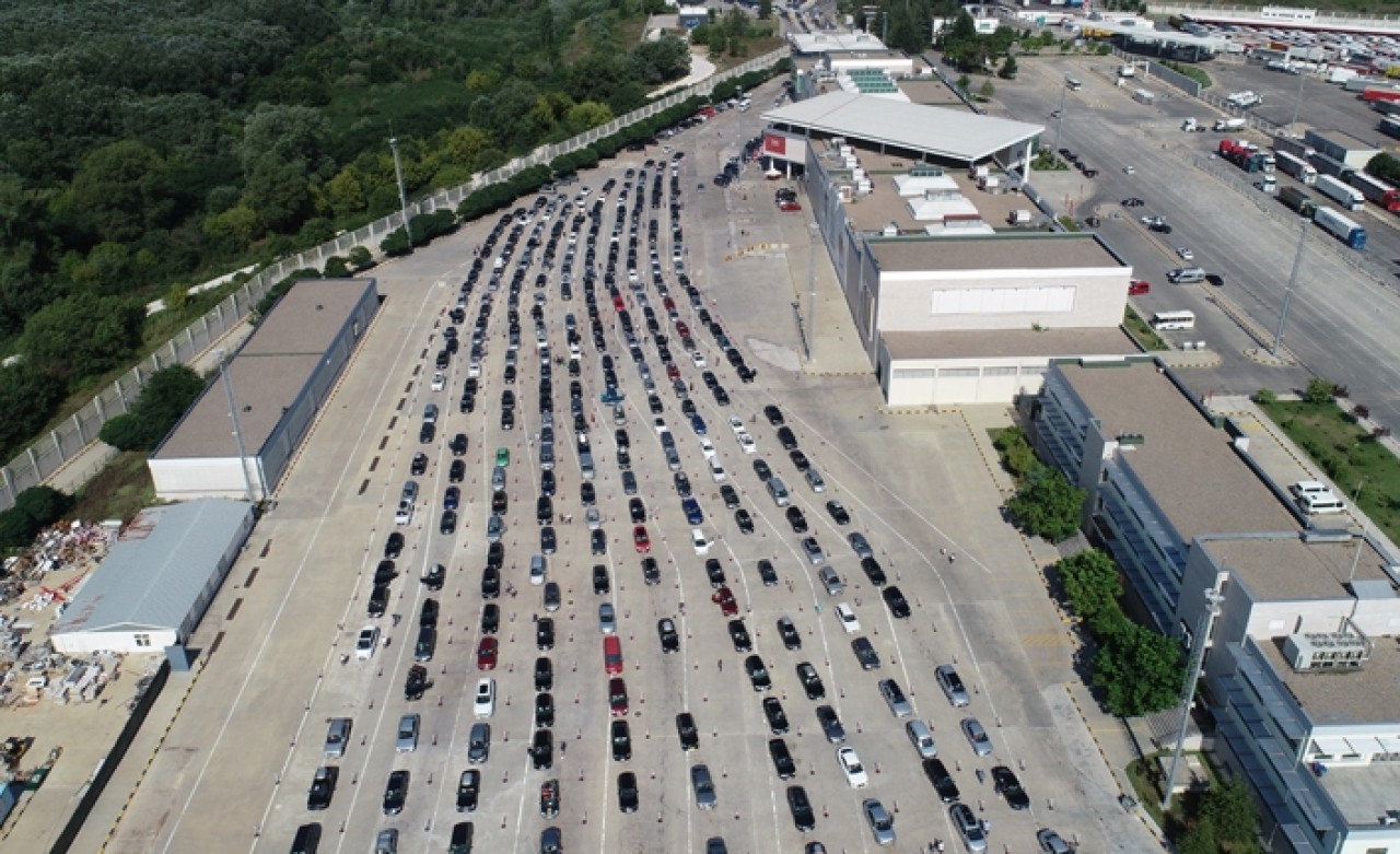 Akın akın Türkiye'ye geliyorlar