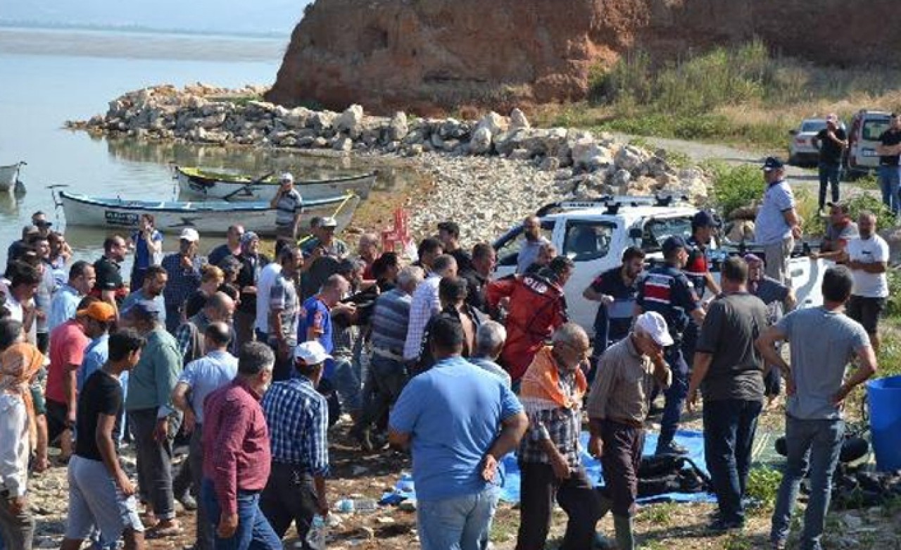 Alabora olan kayıkta kaybolan 2 kişinin cansız bedenlerine ulaşıldı