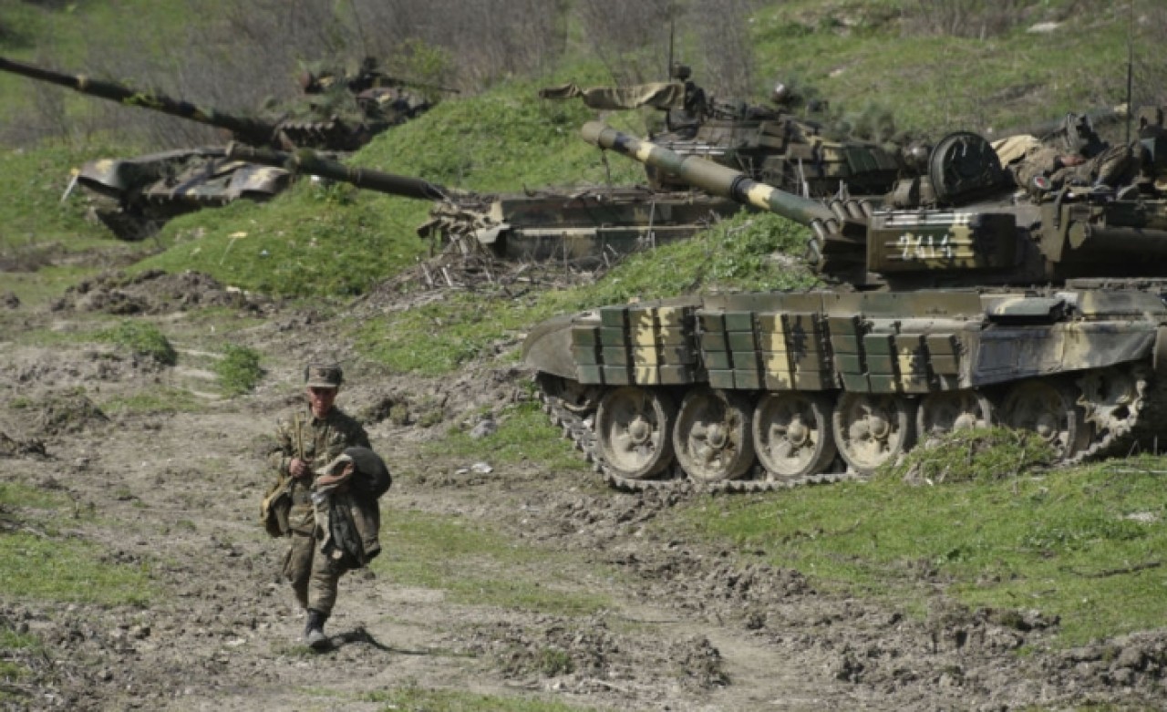 Azerbaycan'da askeri üste patlama: 2 asker yaşamını yitirdi