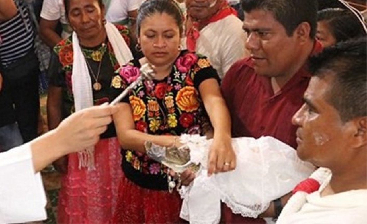 Belediye başkanı timsahla evlendi