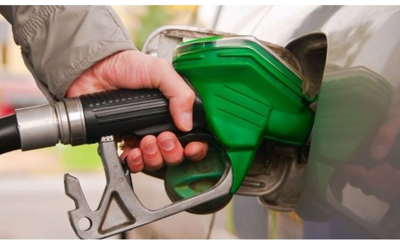 Benzin fiyatlarında bu geceden itibaren indirim bekleniyor