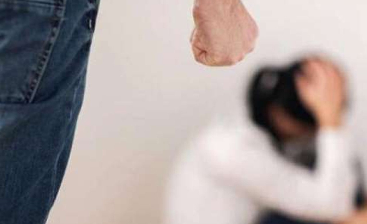 Boşanmak isteyen eşini darbeden kocaya 4.5 yıl hapis