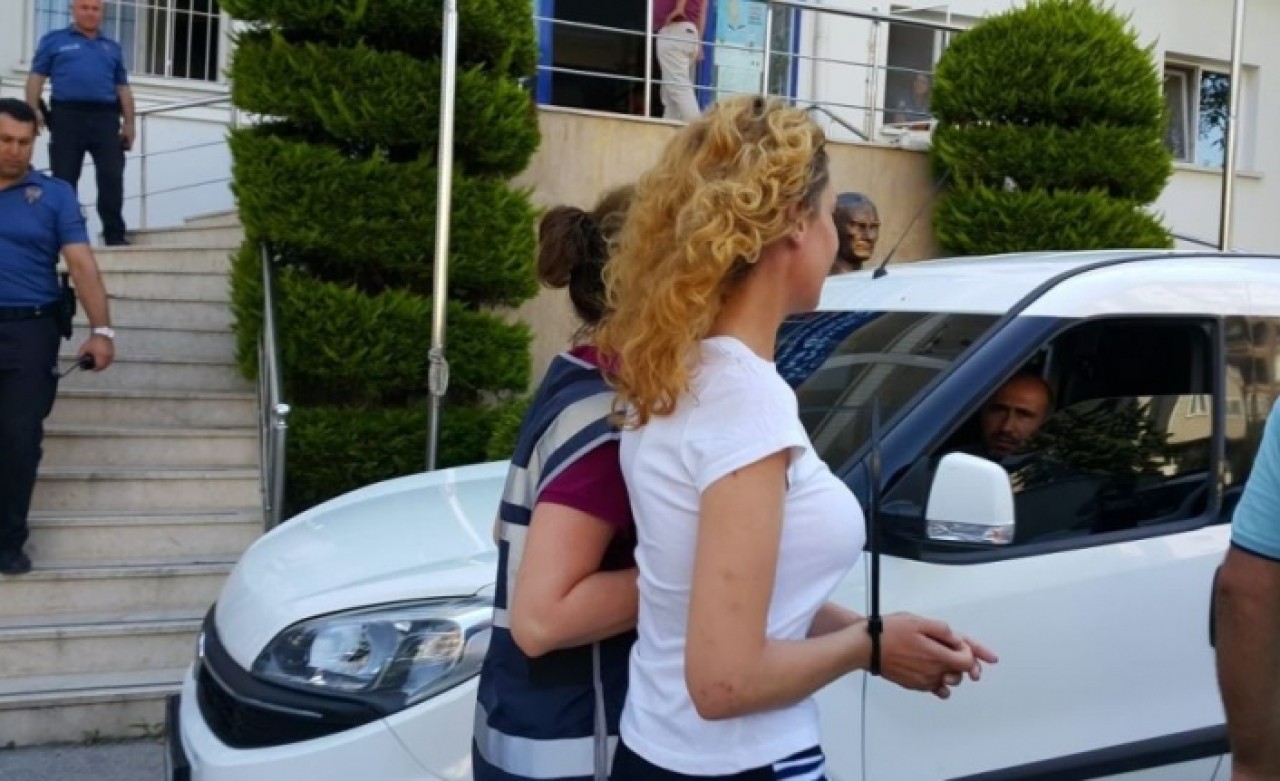 Bursa'da bir genç,  '2003 yılı bacak güzeli'nin evinde öldürüldü