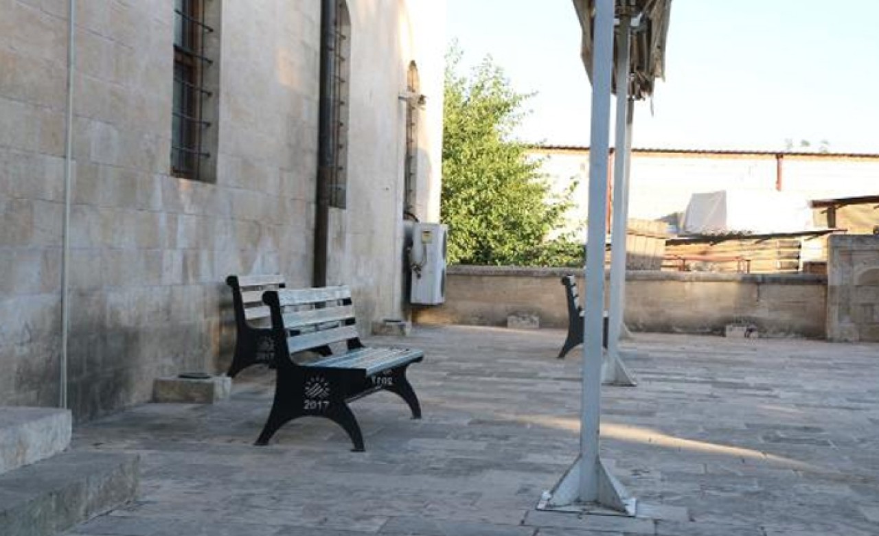 Cami avlusuna bırakılan bebek hasta olduğu için terk edilmiş