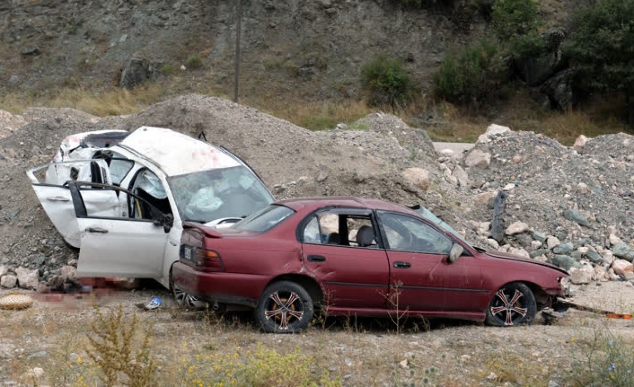 Cenaze yolunda trafik kazası: 1 ölü,  6 yaralı