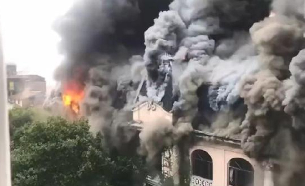 Çin’de 100 yıllık otelde büyük yangın