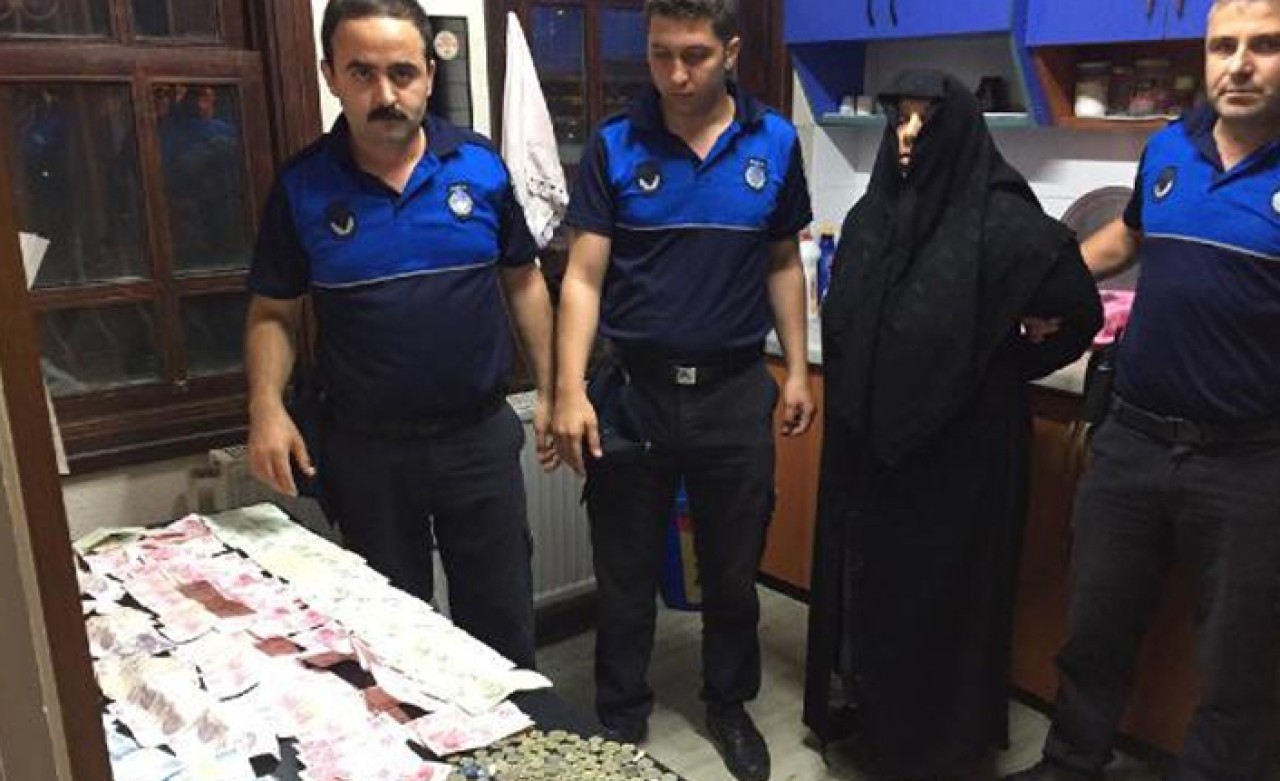 Çocuklarını dilendiren kadının üzerinden 18 bin TL çıktı