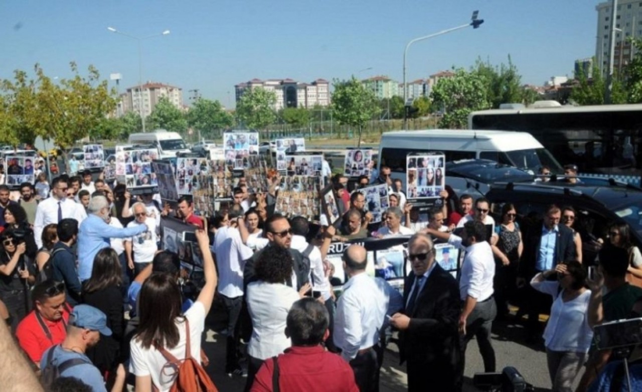 Çorlu tren kazası davasında gerginlik,  mahkeme heyeti çekildi