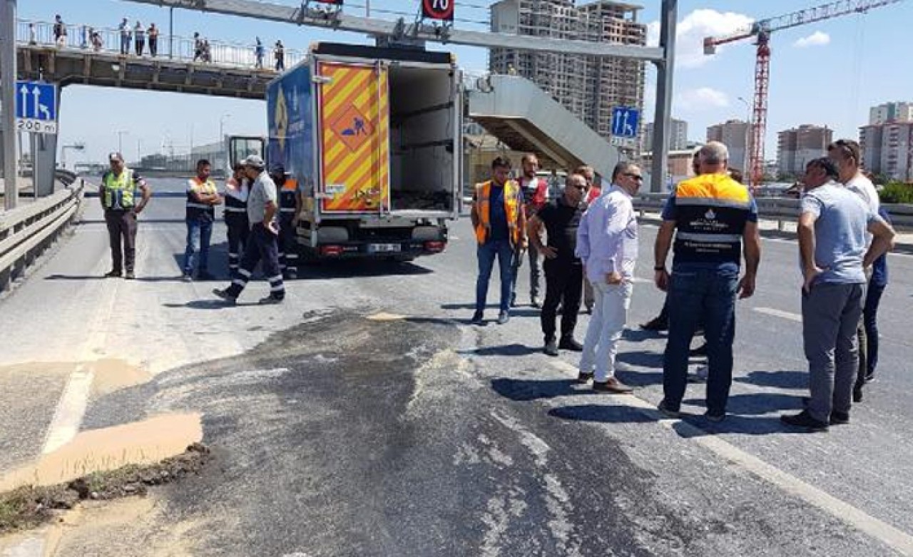 D-100 karayolu çökme nedeniyle trafiğe kapatıldı