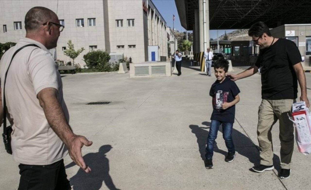 DEAŞ'ın ailesinden ayırdığı küçük Ezidi amcasına kavuştu