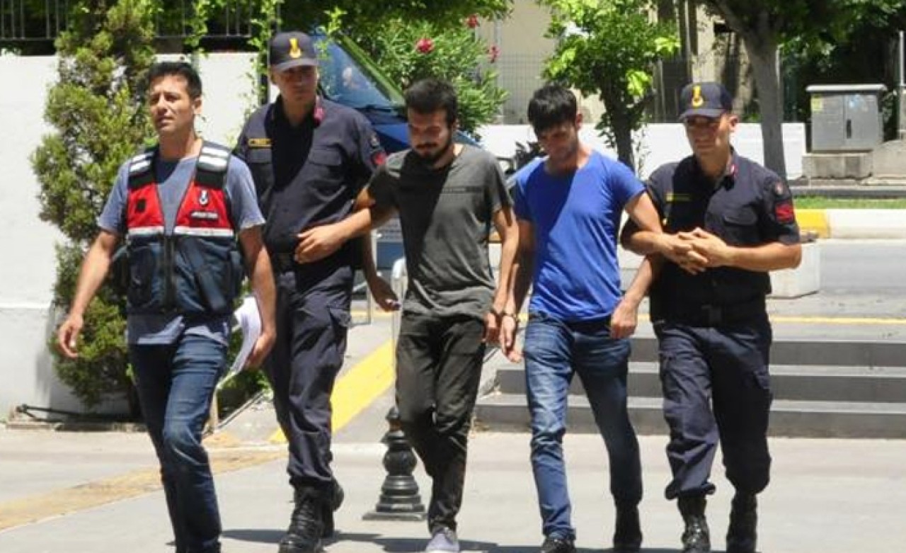 Dedesinin 'kefen parası'nı gasp edip gazinoda eğlendiler