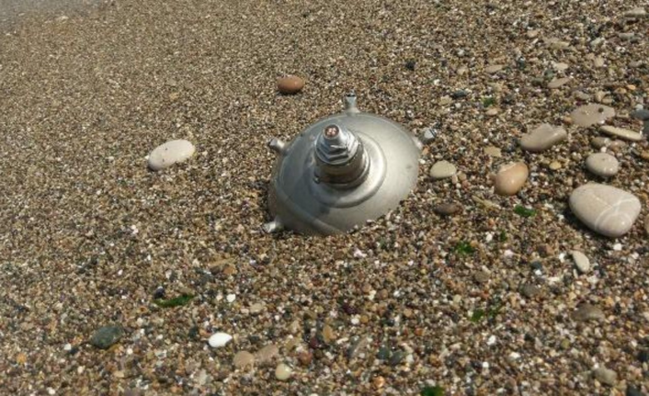 Deniz mayını tetikleyicisi sahile vurdu