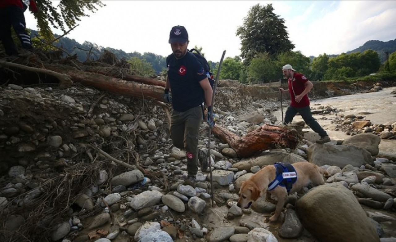 Düzce'de kaybolan 6 kişiyi arama çalışmaları devam ediyor